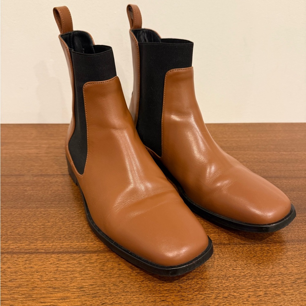 Everlane - Women’s brown Chelsea boot (size 7)
